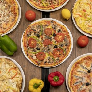 2 Pizzas moyennes (31cm) (offre pour livraison uniquement)